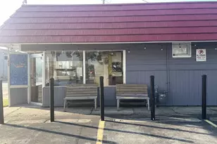 1429 S Main St, Oshkosh, WI 54902 - Photo 2