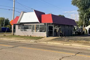 1429 S Main St, Oshkosh, WI 54902 - Photo 4