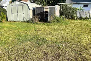 1429 S Main St, Oshkosh, WI 54902 - Photo 6