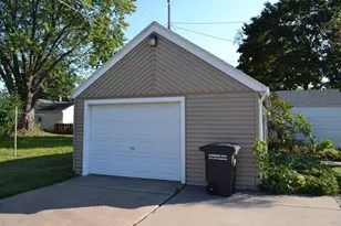 655 W 19th Ave, Oshkosh, WI 54902 - Photo 4