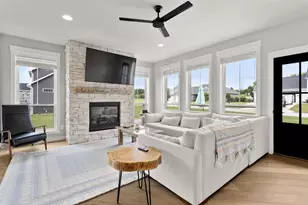 4295 N Bountiful Ln, Appleton, WI 54913 - Photo 8