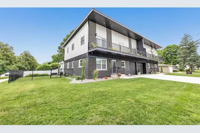 1749 S Oneida Street, Green Bay, WI 54304 - Photo 2