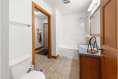 W144N10968 Fond Du Lac Avenue, Germantown, WI 53022 - Photo 16