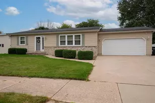 845 W 19th Ave, Oshkosh, WI 54902 - Photo 1