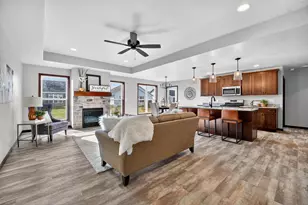 3759 E Callalilly Ln, Appleton, WI 54913 - Photo 2