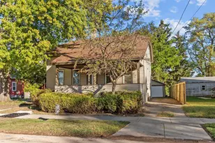 110 W 17th Ave, Oshkosh, WI 54902 - Photo 2