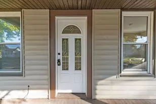 110 W 17th Ave, Oshkosh, WI 54902 - Photo 4