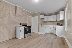 110 W 17th Ave, Oshkosh, WI 54902 - Photo 10