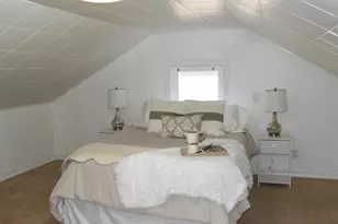 438 W 5th Ave, Oshkosh, WI 54902 - Photo 2