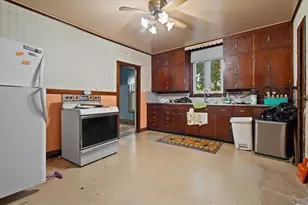 1825 Minnesota St, Oshkosh, WI 54902 - Photo 6