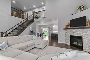 2053 W Sugar Ct, Appleton, WI 54913 - Photo 2