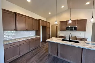 1316 W Thorn Crk Dr, Hilbert, WI 54129 - Photo 4