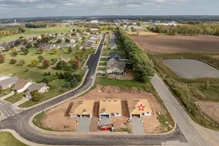 103 Theunis Dr, Wrightstown, WI 54180 - Photo 4