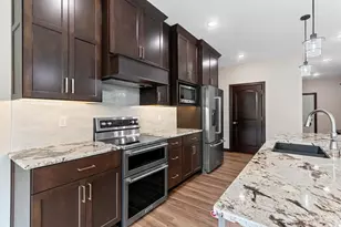2534 N Stellita Cir, De Pere, WI 54115 - Photo 16