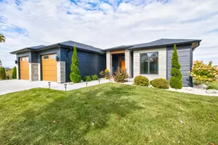 1769 Bobby Jones Dr, De Pere, WI 54115 - Photo 2