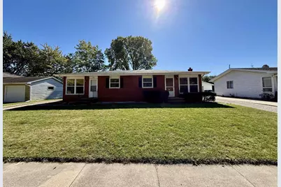 817 W Gruenwald Avenue, Oshkosh, WI 54901 - Photo 1