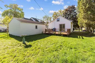 926 Dove St, Oshkosh, WI 54902 - Photo 2