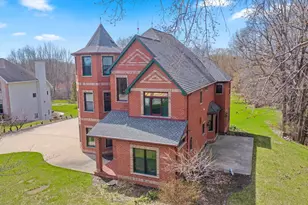 2133 Palmer Ct, Green Bay, WI 54311 - Photo 2