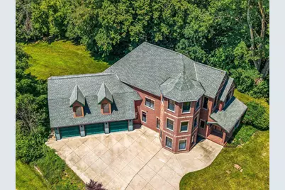 2133 Palmer Court, Green Bay, WI 54311 - Photo 2