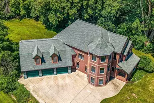 2133 Palmer Ct, Green Bay, WI 54311 - Photo 2
