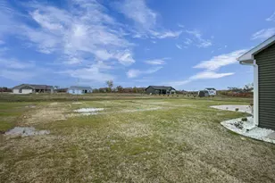 N8034 Oakwood Dr, Sherwood, WI 54169 - Photo 4