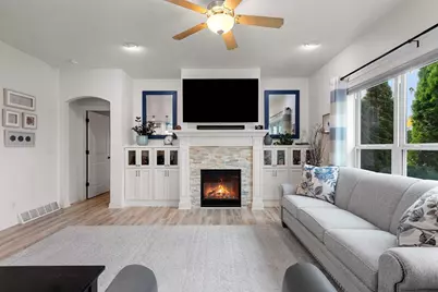 854 Whisper Falls Lane, Menasha, WI 54952 - Photo 6