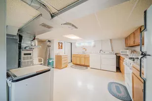 1819 Hubbard St, Oshkosh, WI 54902 - Photo 34