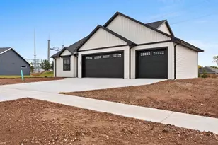 201 Rivers Edge Dr, Kimberly, WI 54136 - Photo 2