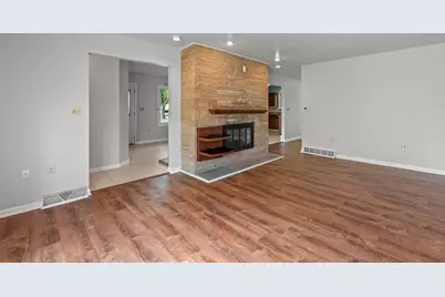 5404 N Bethmaur Lane, Milwaukee, WI 53209 - Photo 12