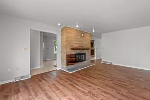 5404 N Bethmaur Ln, Milwaukee, WI 53209 - Photo 12