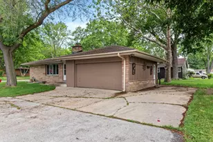 5404 N Bethmaur Ln, Milwaukee, WI 53209 - Photo 24