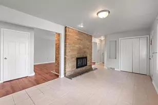 5404 N Bethmaur Ln, Milwaukee, WI 53209 - Photo 8