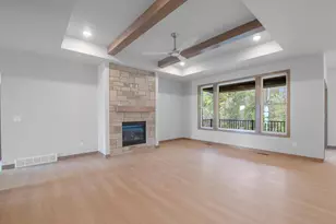 3275 Evening Star Dr, Green Bay, WI 54311 - Photo 4