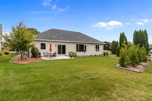 810 Whisper Falls Ln, Menasha, WI 54952 - Photo 2