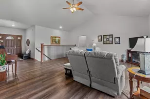 810 Whisper Falls Ln, Menasha, WI 54952 - Photo 8