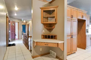 702 Carol Ln, Pulaski, WI 54162 - Photo 14
