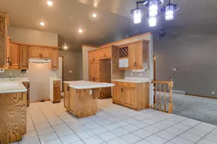 702 Carol Ln, Pulaski, WI 54162 - Photo 8