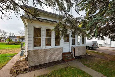 609 W 4th Avenue, Oshkosh, WI 54902 - Photo 2