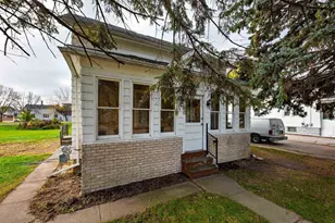 609 W 4th Ave, Oshkosh, WI 54902 - Photo 2