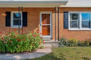 876 W 19th Ave, Oshkosh, WI 54902 - Photo 4