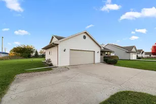 1390 Willow Bend Ln, Oshkosh, WI 54904 - Photo 28