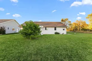 1390 Willow Bend Ln, Oshkosh, WI 54904 - Photo 26