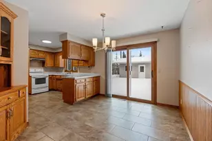 2405 N Erb St, Appleton, WI 54911 - Photo 6