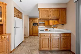 2405 N Erb St, Appleton, WI 54911 - Photo 10