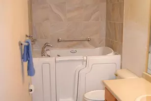 2456 Blake Ct, Oshkosh, WI 54904 - Photo 10