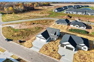 1405 Crossroads Dr, De Pere, WI 54115 - Photo 6