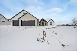 110 Beckerae Ct, Wrightstown, WI 54180 - Photo 2