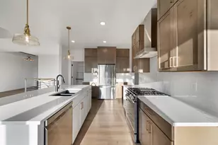 713 Royal Saint Pats Dr, Wrightstown, WI 54180 - Photo 8