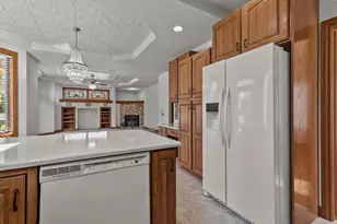 337 Forest View Rd, Oshkosh, WI 54904 - Photo 8