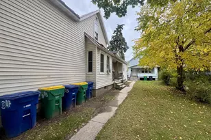 1015 E Walnut St, Green Bay, WI 54301 - Photo 2